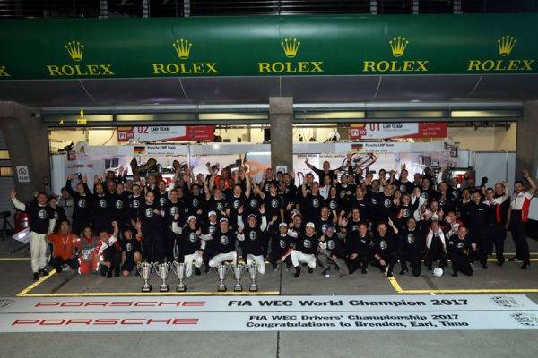 世界耐久選手権（WEC）第8戦　上海6時間レース　ダブルタイトルを獲得したポルシェチーム
