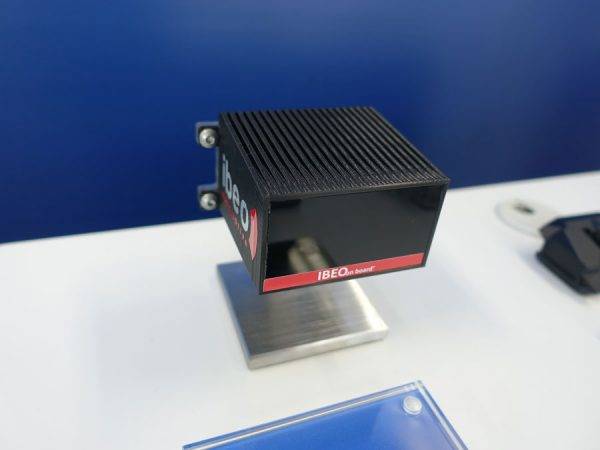 ZF　試乗会　オペル・インシグニア　レベル3自動運転に必要となる3Dライダー