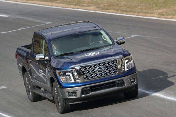ZF 　試乗会　日産　Titan