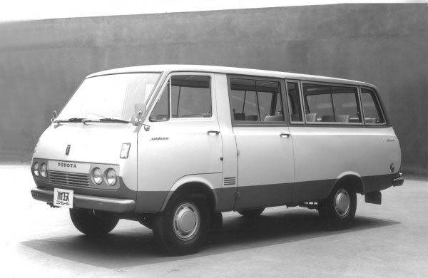トヨタ博物館　メガウェブ　ハイエース50周年展　初代ハイエースコミューター