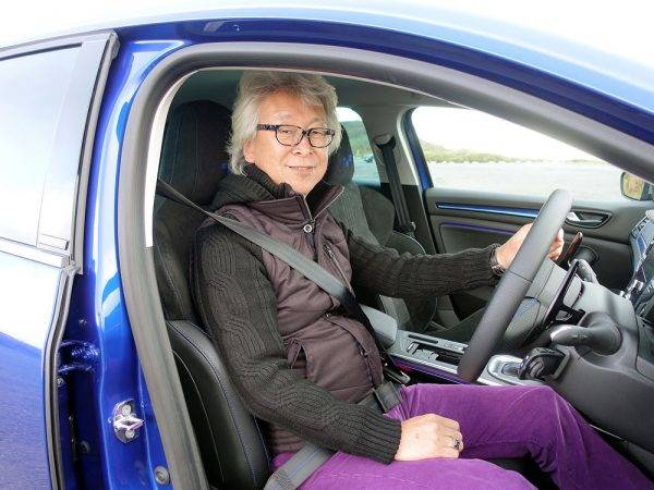 繁浩太郎の言いたい放題　ルノー　メガーヌ　運転席でのショット