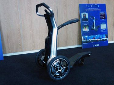 アイシンのパーソナル電動モビリティ｢ILY-Ai｣の実証実験を愛知県ラグーナテンボスで実施