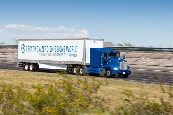 カリフォルニア　燃料電池大型トラック実証実験