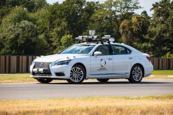 TRI　トヨタ・リサーチ・インスティチュート　自動運転実験車