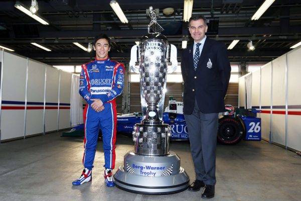 ボルグワーナー　インディ500優勝ボルグワーナートロフィー　佐藤琢磨
