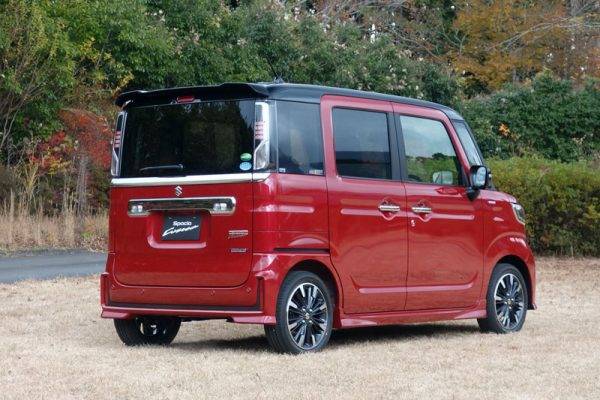 スズキ　新型スペーシアカスタム　リヤイメージ