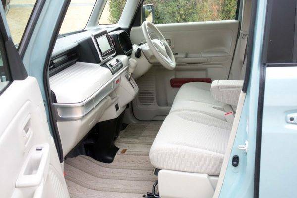スズキ　新型スペーシア　フロントシート