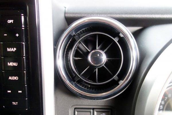 スズキ　新型スペーシア　エアコンルーバー