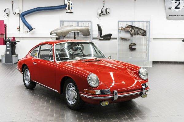 ポルシェ　最古の911をポルシェミュージアムで展示