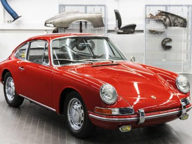 ポルシェ 最古の911をポルシェミュージアムで特別展示