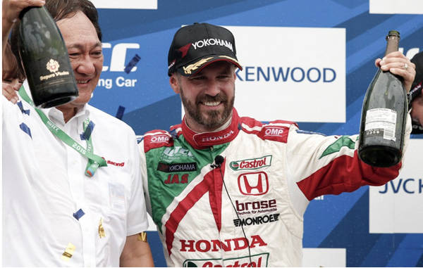 レースを制したモンテイロ
