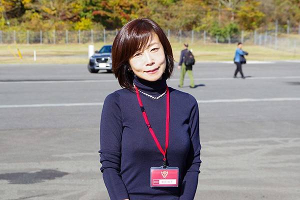 飯田裕子氏