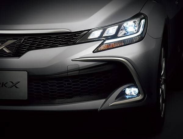 Bi-Beam LEDヘッドランプ＆LEDクリアランスランプとデイライト、LEDフロントフォグランプ。